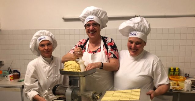Weihnachtsschau der Schwesterngemeinschaft Caritas Socialis 2023 / CS